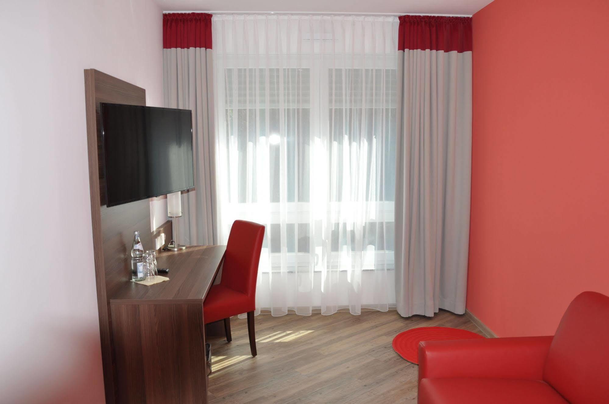 Schroeders Wein-Style-Hotel Treviri Esterno foto