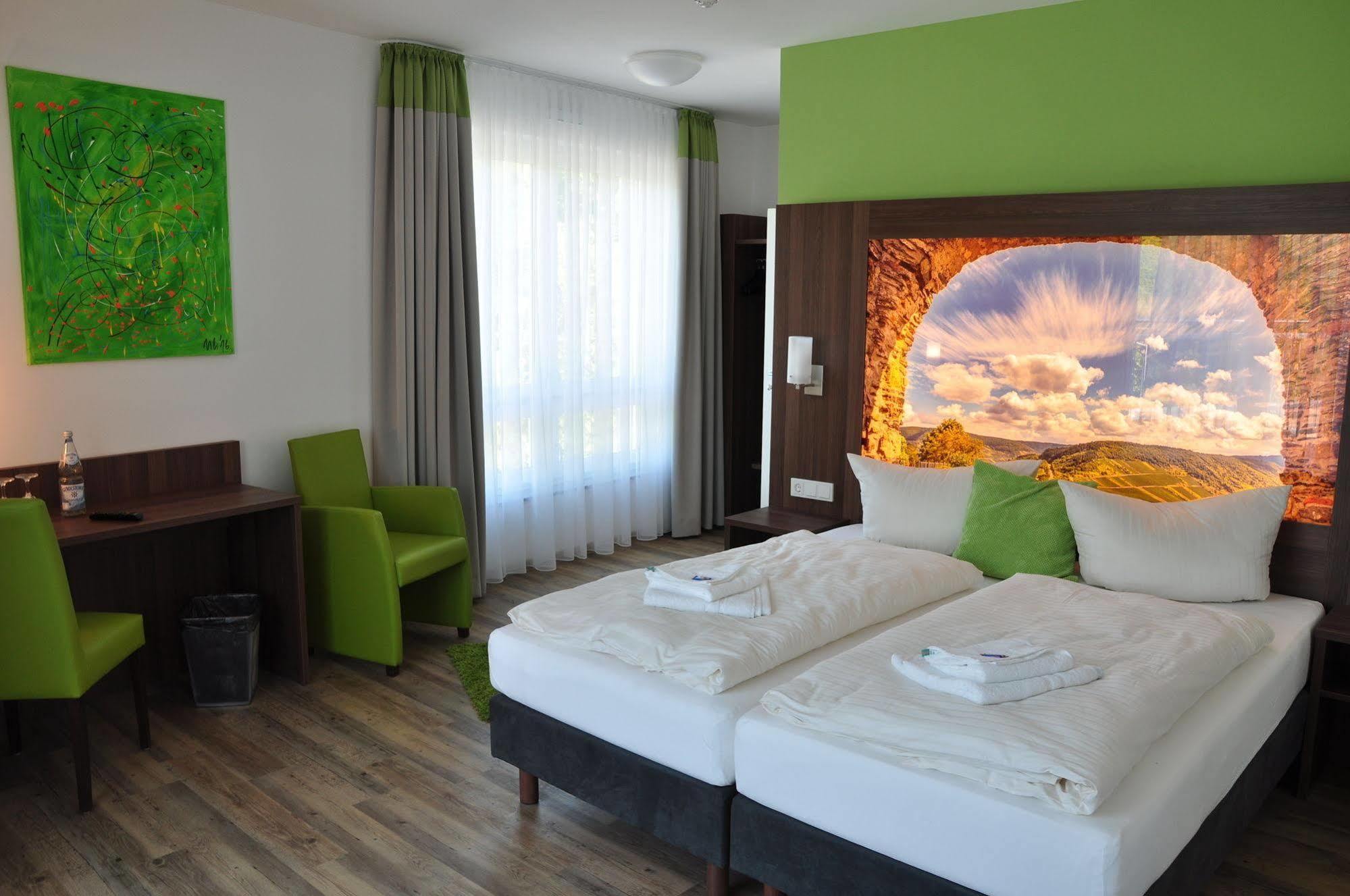 Schroeders Wein-Style-Hotel Treviri Esterno foto