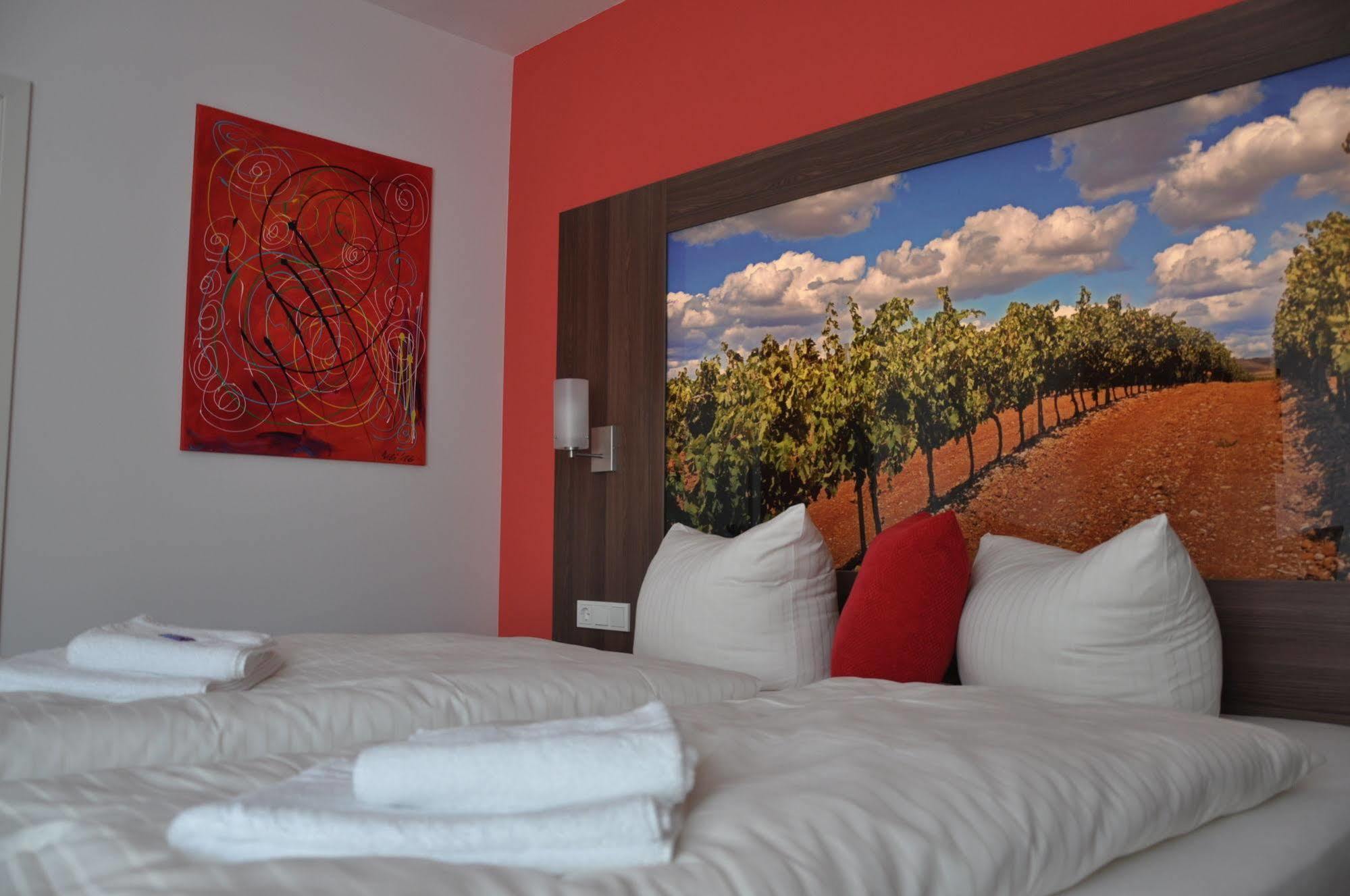 Schroeders Wein-Style-Hotel Treviri Esterno foto