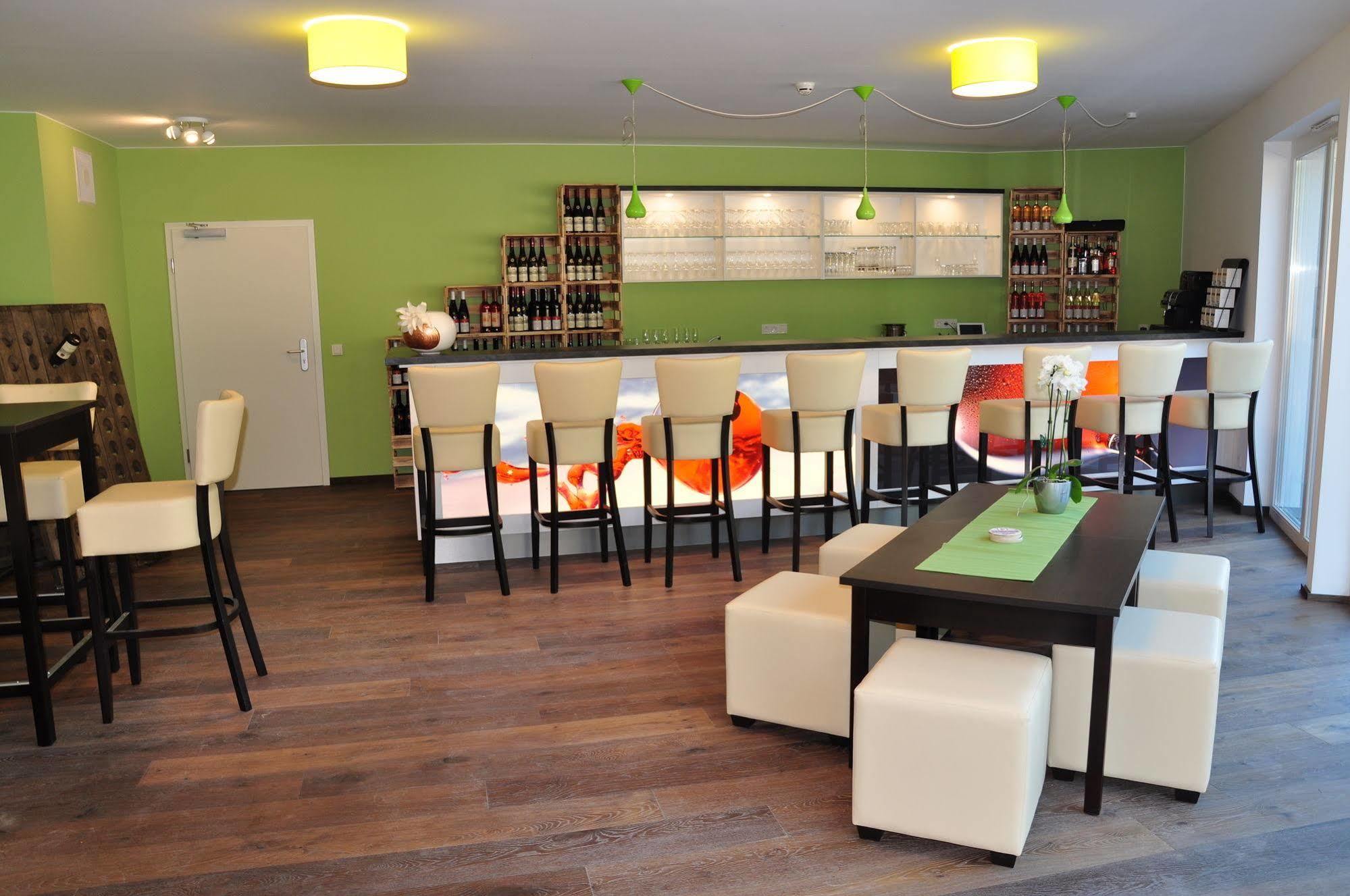 Schroeders Wein-Style-Hotel Treviri Esterno foto